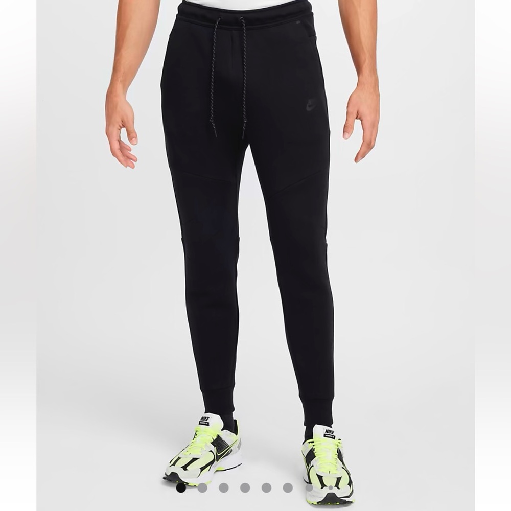 NWT - Nike Men’s Tech Fleece Jogger - size Small Tall
